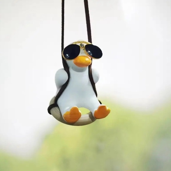 Swinging Duck On a Seat For Car Mirror New in Packaging - Picture 8 of 8